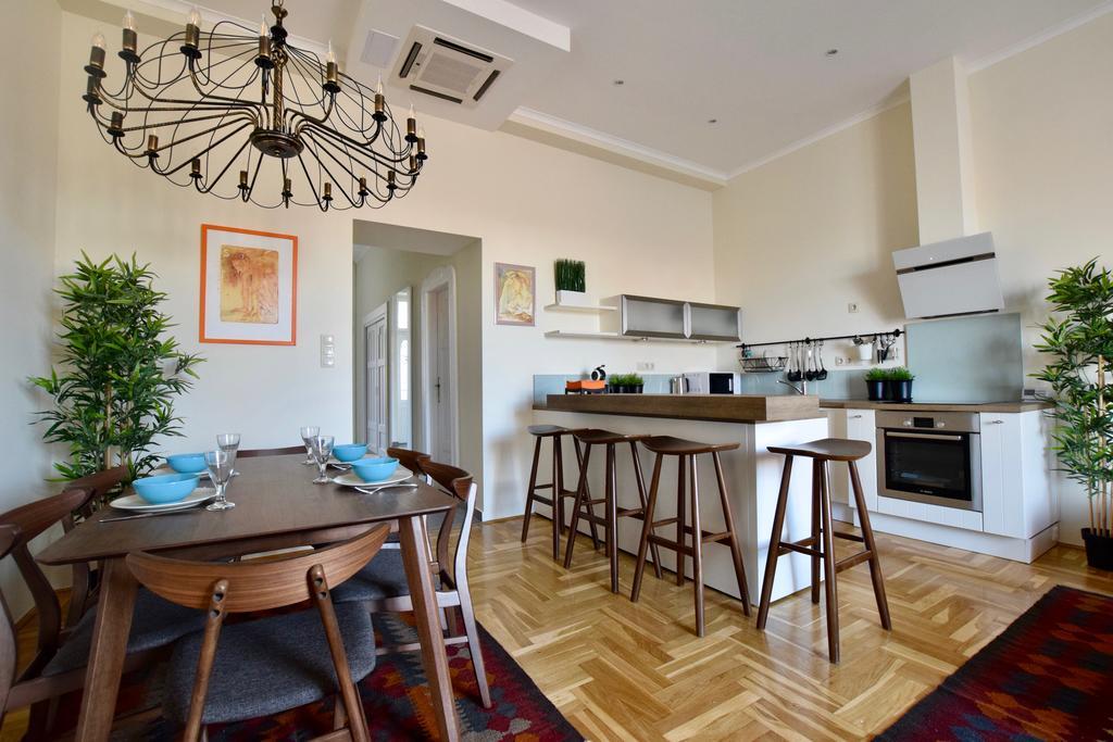 Luxury Apartment By Hi5 - Kiraly Street Suite Budapest Luaran gambar