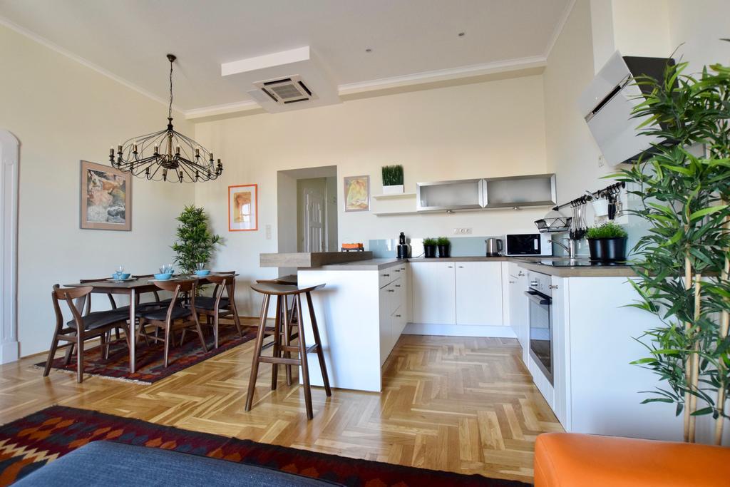 Luxury Apartment By Hi5 - Kiraly Street Suite Budapest Luaran gambar