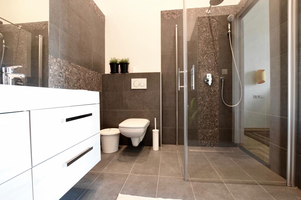 Luxury Apartment By Hi5 - Kiraly Street Suite Budapest Luaran gambar