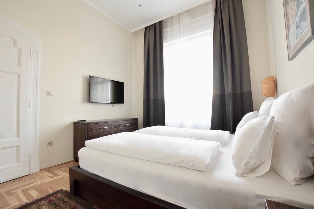Luxury Apartment By Hi5 - Kiraly Street Suite Budapest Luaran gambar
