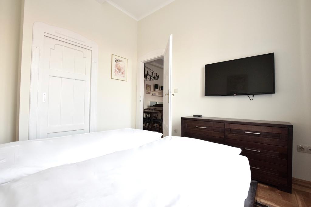 Luxury Apartment By Hi5 - Kiraly Street Suite Budapest Luaran gambar