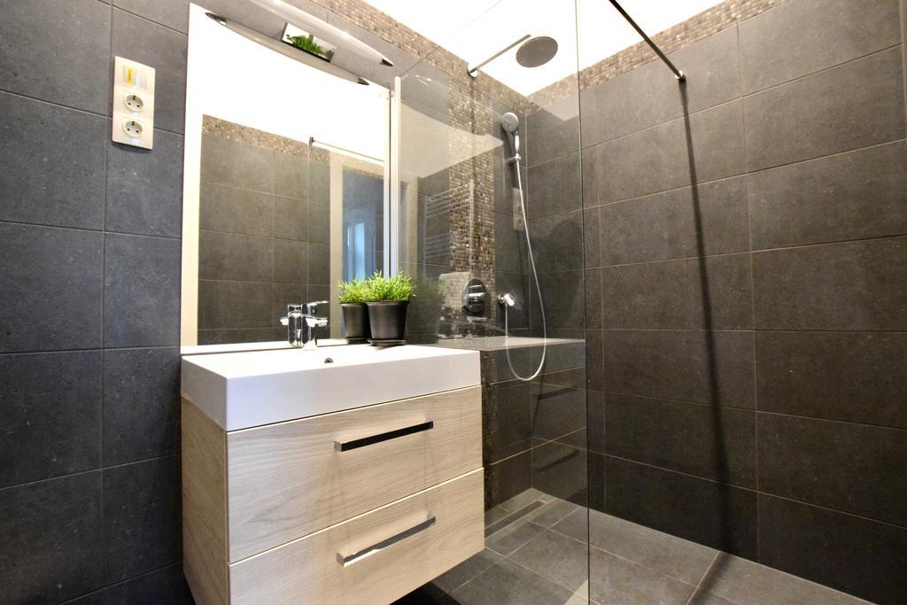 Luxury Apartment By Hi5 - Kiraly Street Suite Budapest Luaran gambar