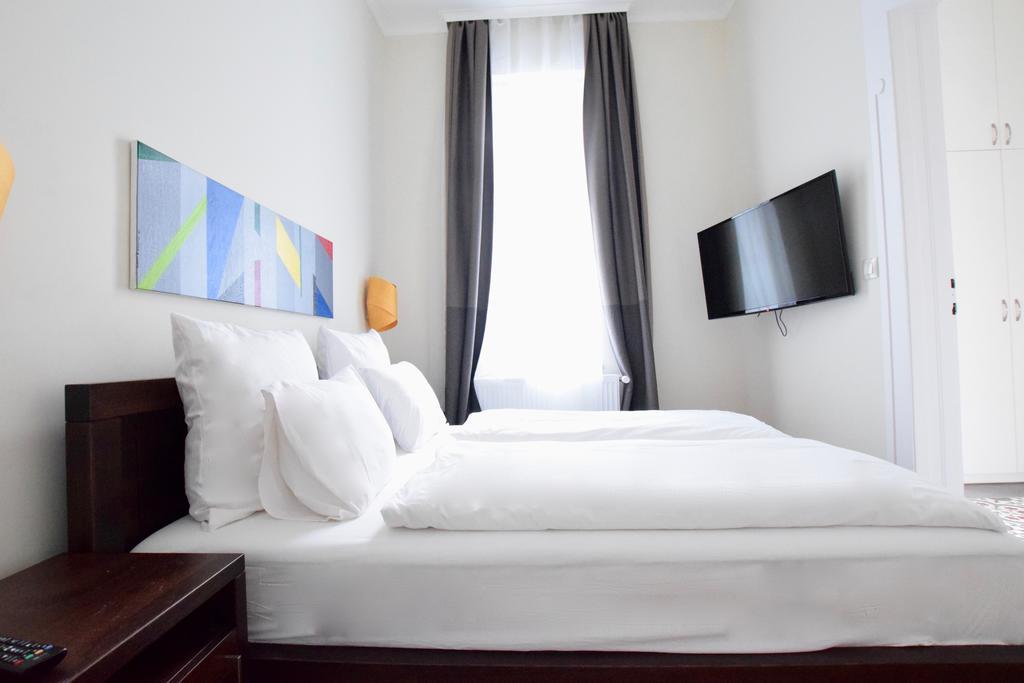 Luxury Apartment By Hi5 - Kiraly Street Suite Budapest Luaran gambar