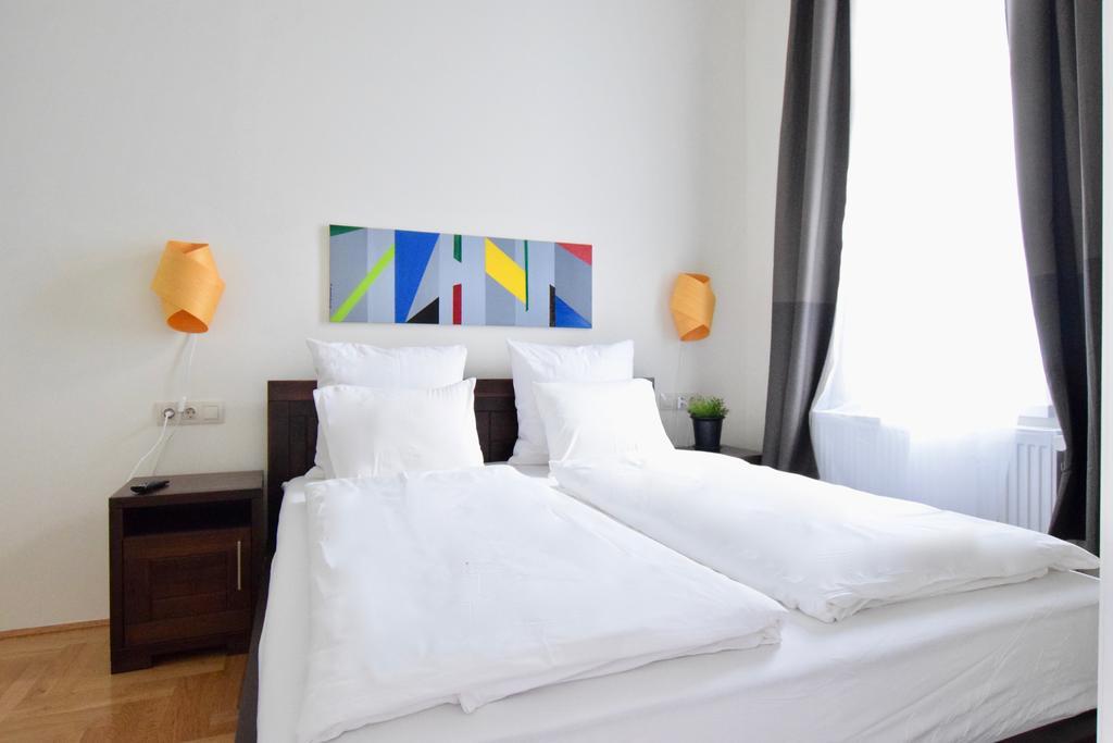 Luxury Apartment By Hi5 - Kiraly Street Suite Budapest Luaran gambar