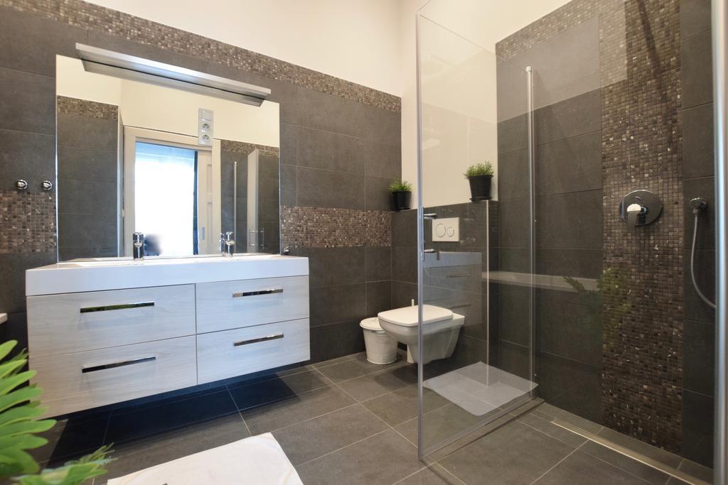 Luxury Apartment By Hi5 - Kiraly Street Suite Budapest Luaran gambar